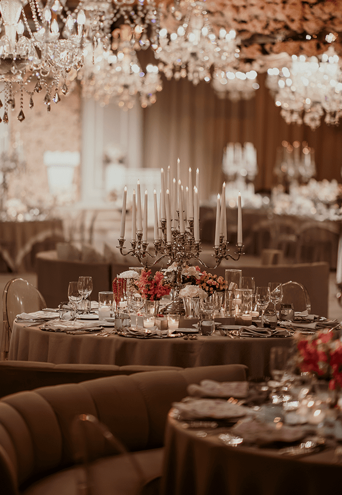 Formal event table arrangement